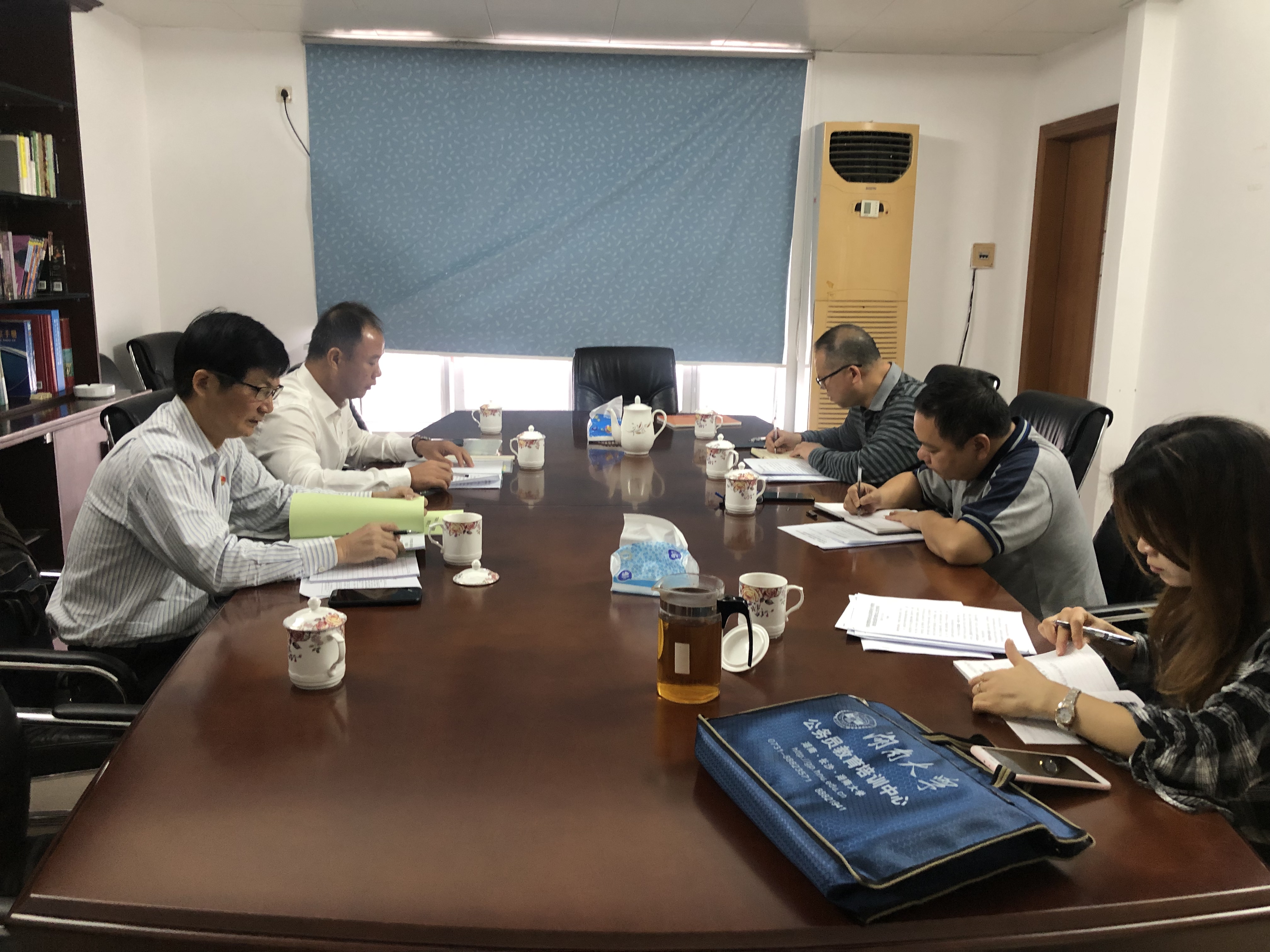 市城管局黨組召開(kāi)主題教育調(diào)研成果交流會(huì)暨對(duì)照黨章黨規(guī)找差距專(zhuān)題會(huì)議.jpg