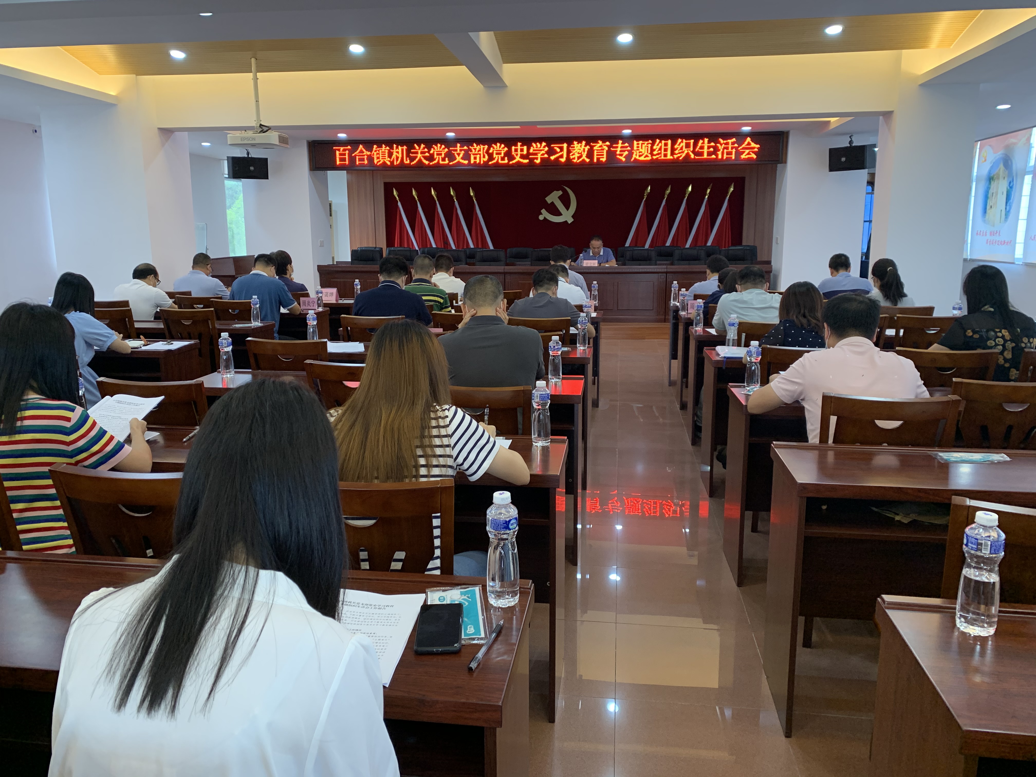 百合鎮(zhèn)機關(guān)黨支部黨史學(xué)習(xí)教育專題組織生活會.JPG