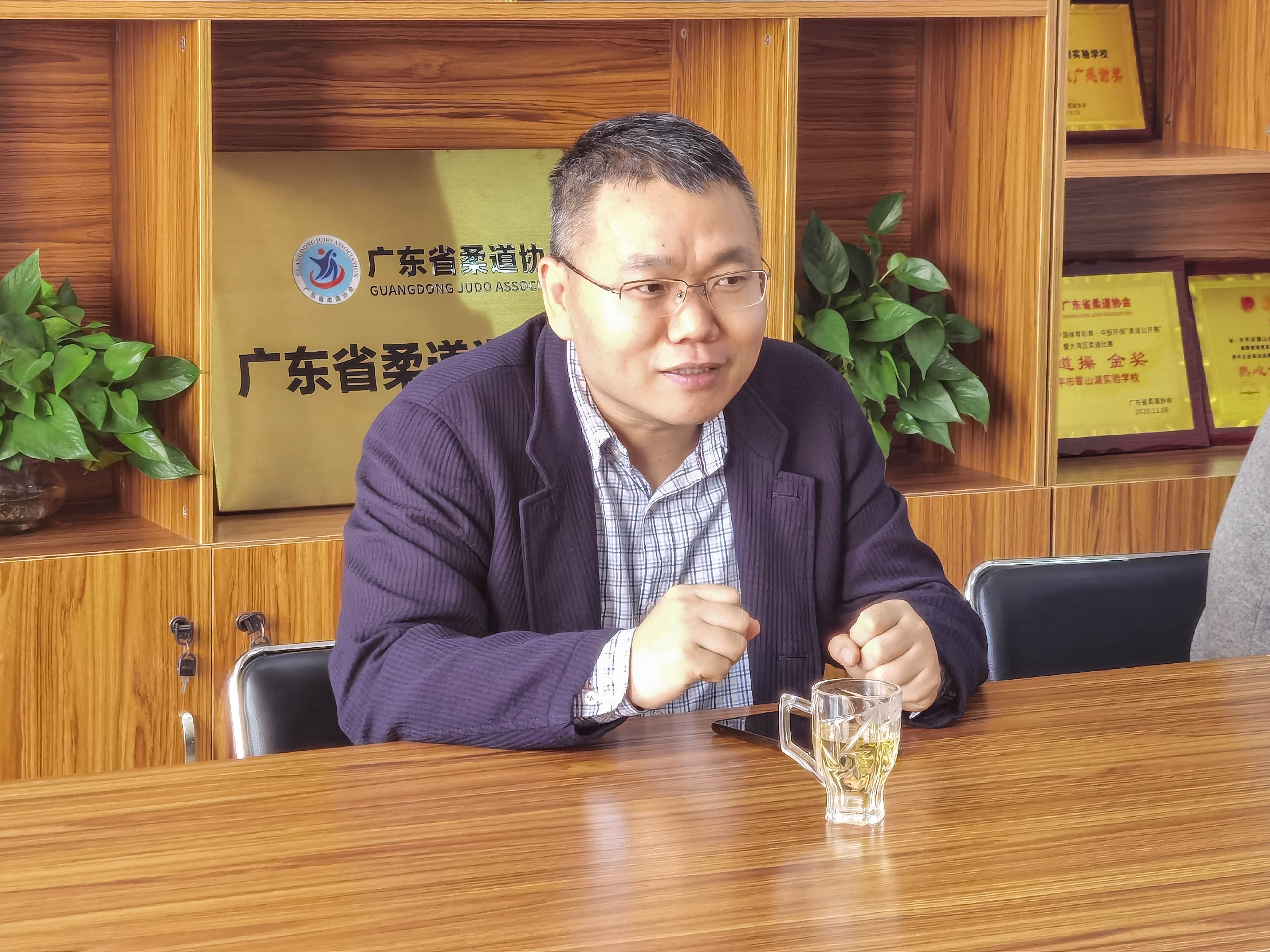 7.在聽取匯報后，賈匯亮教授對學校開展教師信息技術應用能力提升校本研修工作提出指導意見和具體要求.jpg