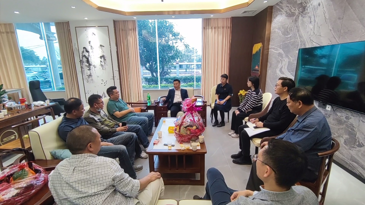 4聯(lián)合龍勝商會(huì)與轄區(qū)腳輪、汽配代表企業(yè)開展行業(yè)座談會(huì)，交流行業(yè)發(fā)展趨勢(shì)和產(chǎn)業(yè)發(fā)展升級(jí)思路.jpg