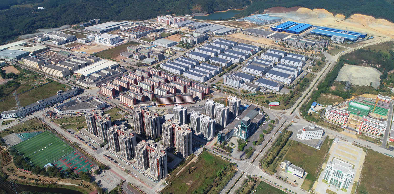 4、2021_0101_121956A翠山湖核心區(qū)已基本完成建設(shè)，廠房林立、配套完善。_調(diào)整大小.jpg