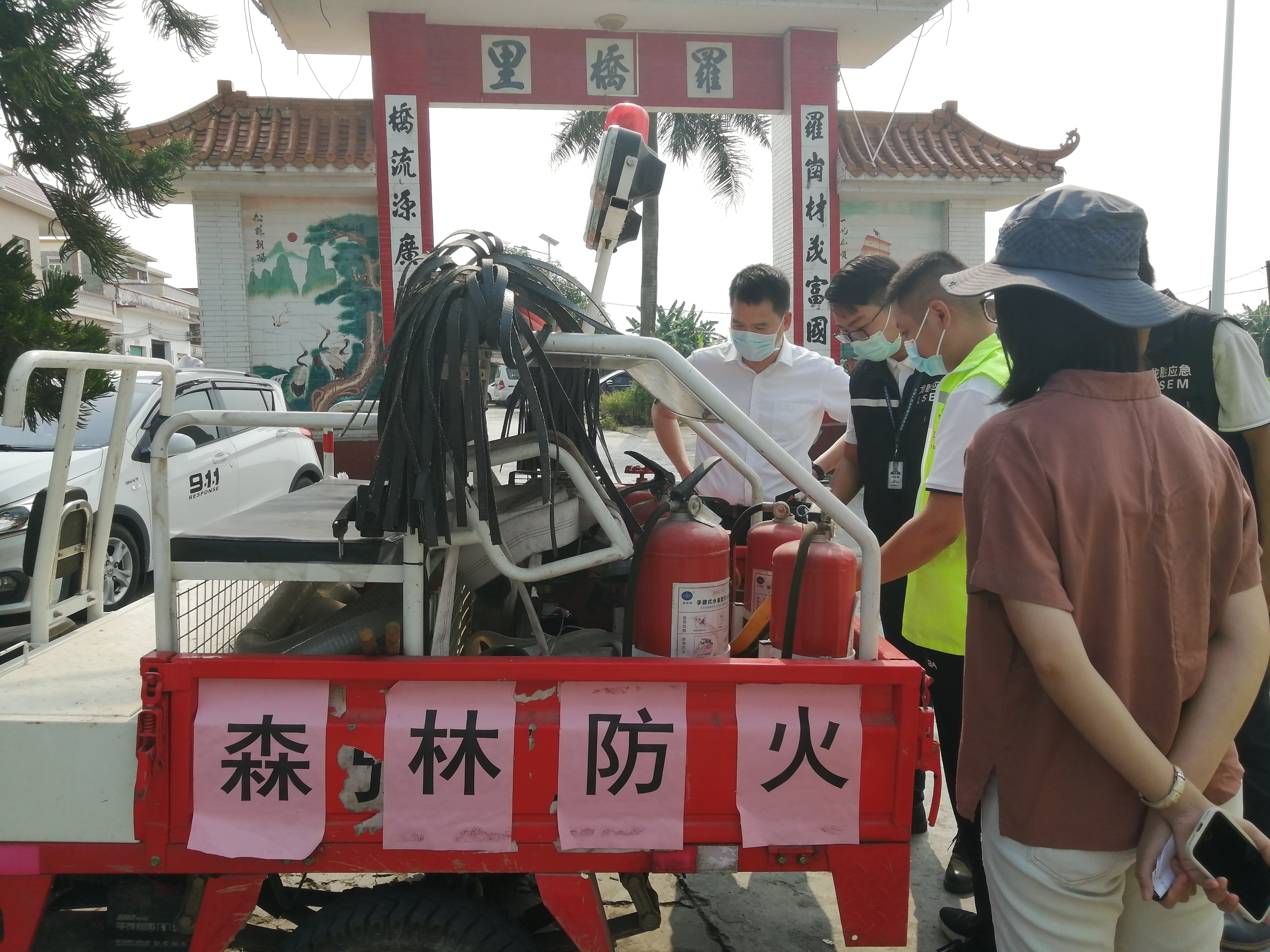 5檢查組一行前往勝橋村森林防火點詳細(xì)了解森林防火工作落實情況.jpg