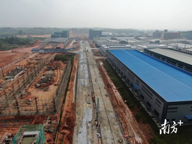 目前，工業(yè)園還有不少新項目正在加緊建設中。 受訪者供圖