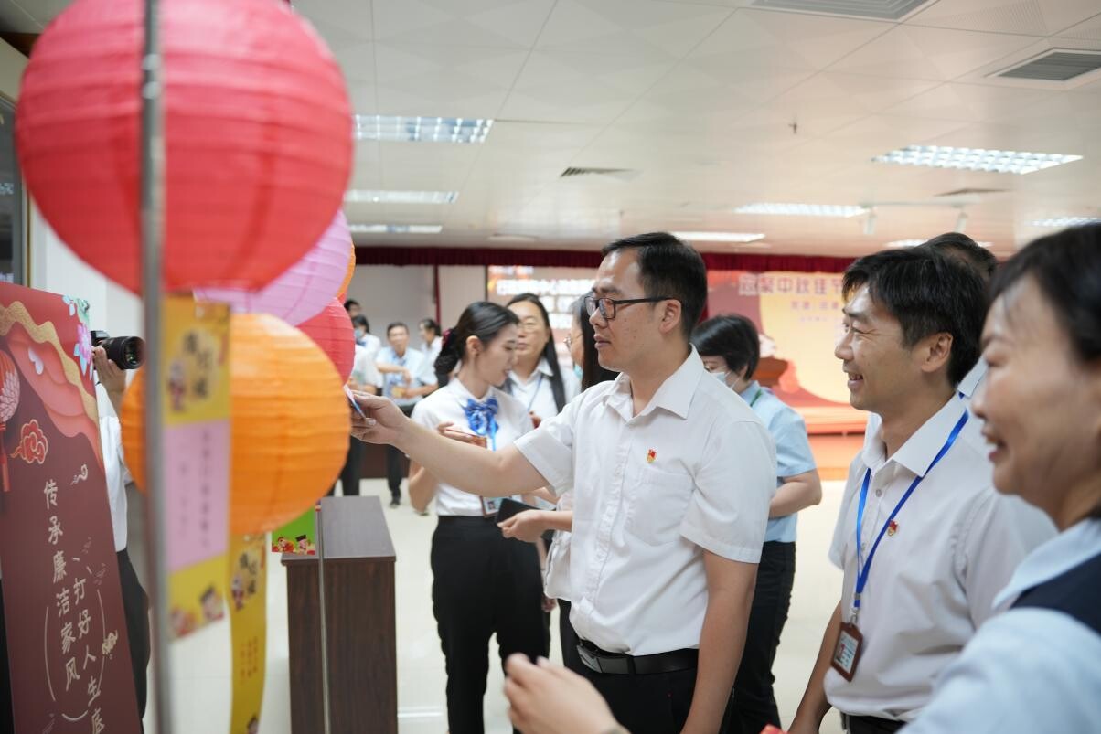 歡聚中秋佳節(jié) 政銀共譜未來(lái)--開平市政務(wù)服務(wù)數(shù)據(jù)管理局舉辦黨建、團(tuán)建、工會(huì)共建活動(dòng)_3