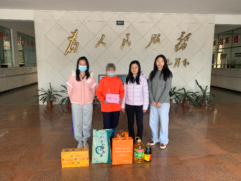 司徒健華專(zhuān)職副主席帶隊(duì)走訪合安慰問(wèn)困難職工.jpg