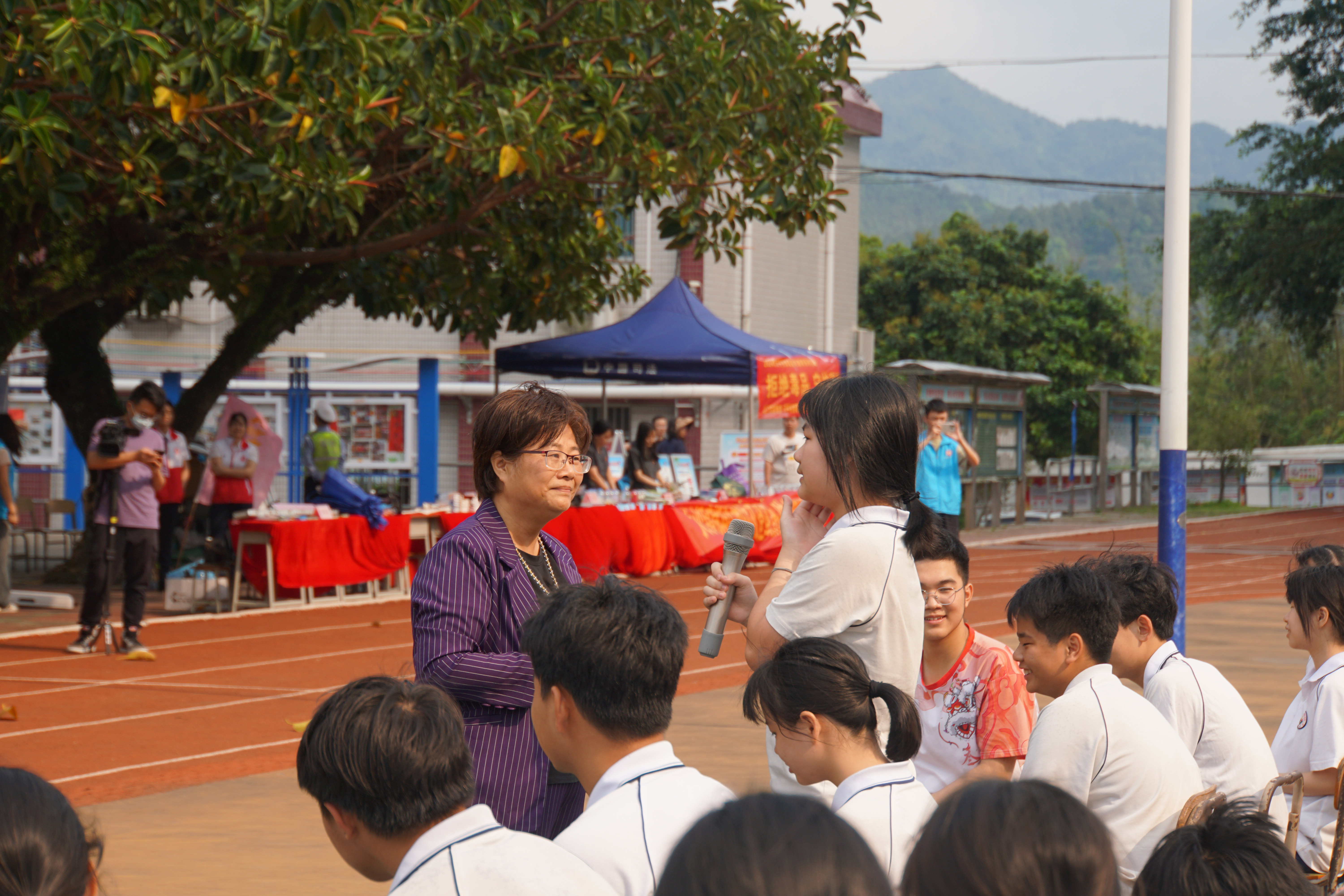 3.心理咨詢師謝慧現(xiàn)場互動(dòng).JPG