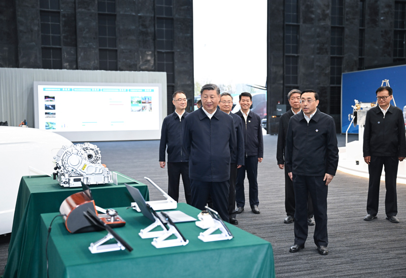 10月17日至18日，中共中央總書記、國家主席、中央軍委主席習(xí)近平在安徽考察。這是17日下午，習(xí)近平在合肥濱湖科學(xué)城察看安徽省重大科技創(chuàng)新成果集中展示。