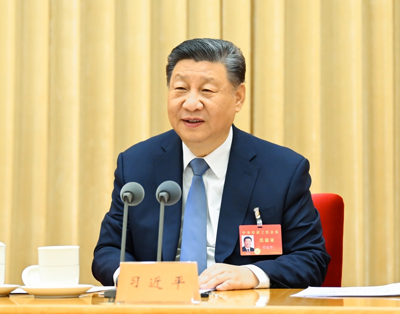 ??12月11日至12日，中央經(jīng)濟(jì)工作會(huì)議在北京舉行。中共中央總書記、國家主席、中央軍委主席習(xí)近平出席會(huì)議并發(fā)表重要講話。