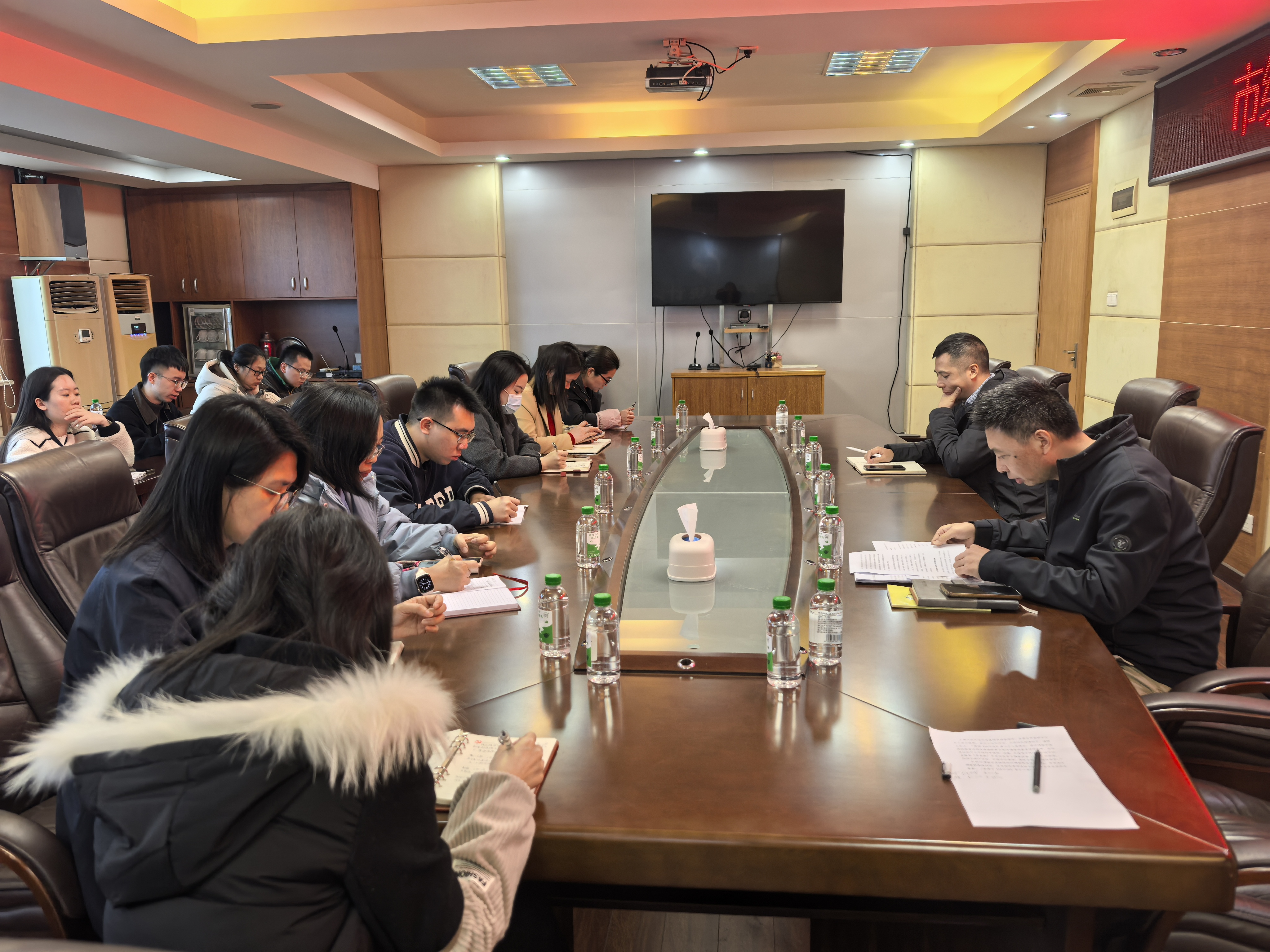 市統(tǒng)計局召開習(xí)近平法治思想專題學(xué)習(xí)會