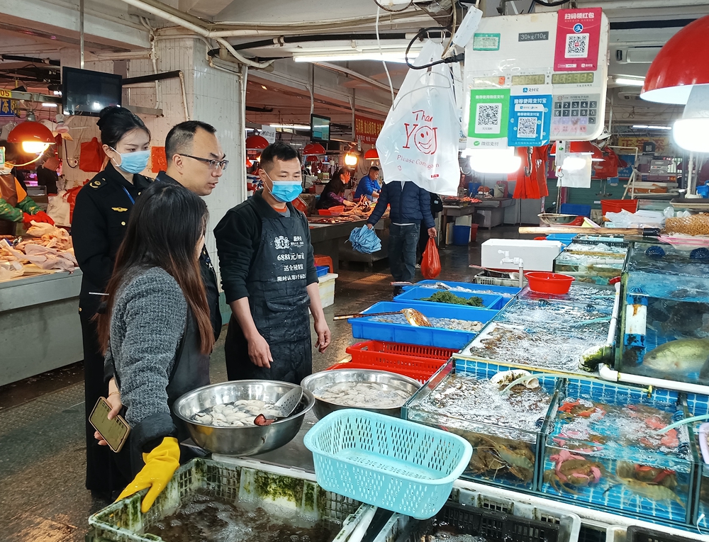 市市場(chǎng)監(jiān)管局全力護(hù)航“五一”食品安全