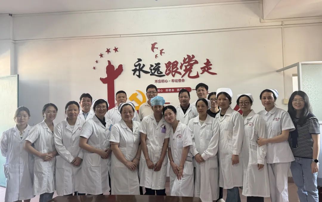致敬白衣天使，守護人民健康——龍勝鎮(zhèn)開展護士節(jié)慰問活動